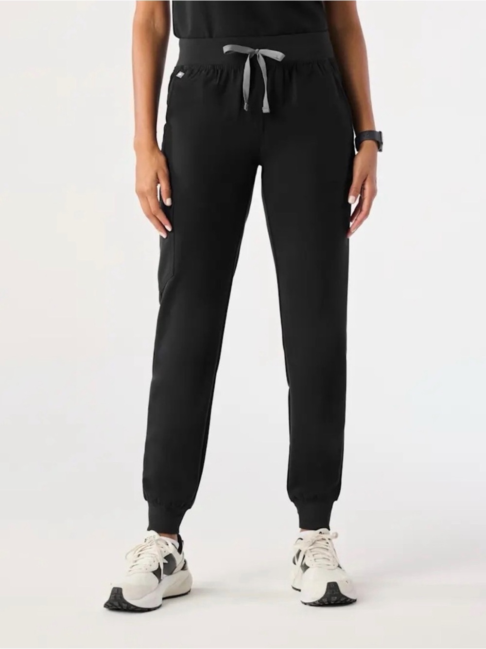 FIGS Zamora Jogger in Black.